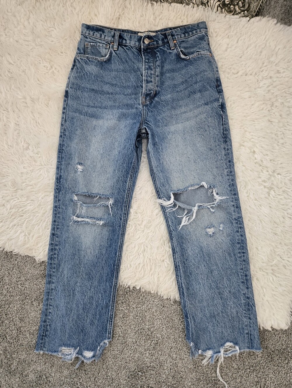 We The Free Maggie Mid-Rise Straight Leg Distressed Jeans. Size 29.